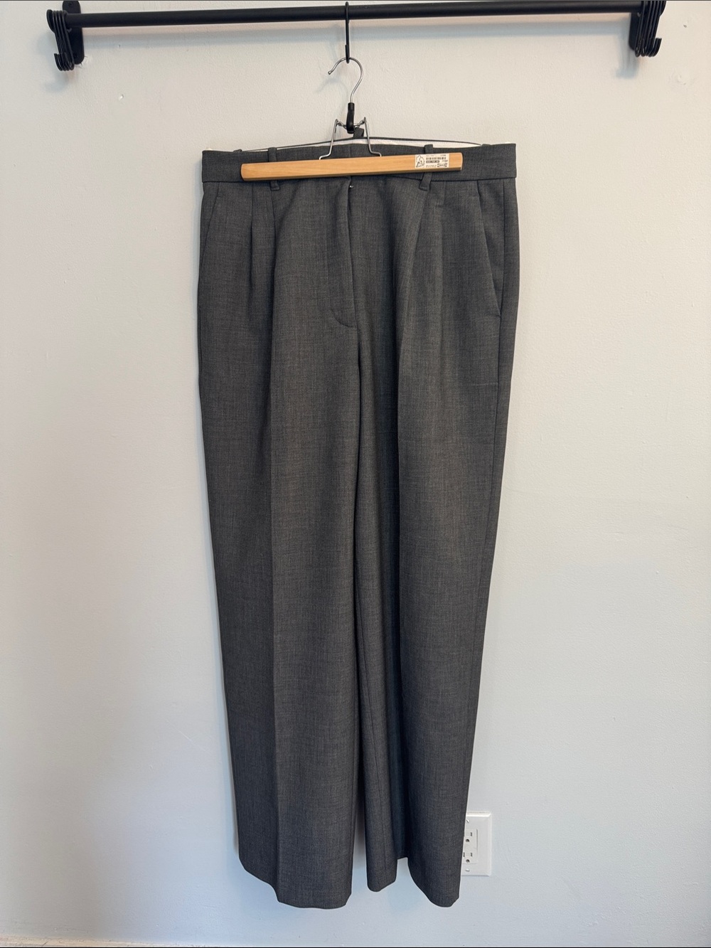 Wilfred Womans Pleated Dress Pants in Gray